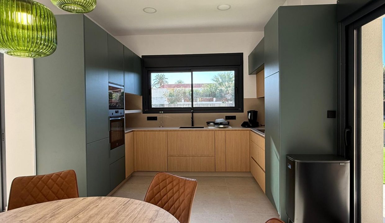 d8439e28-8dec-498c-a00b-2b7300819ca0