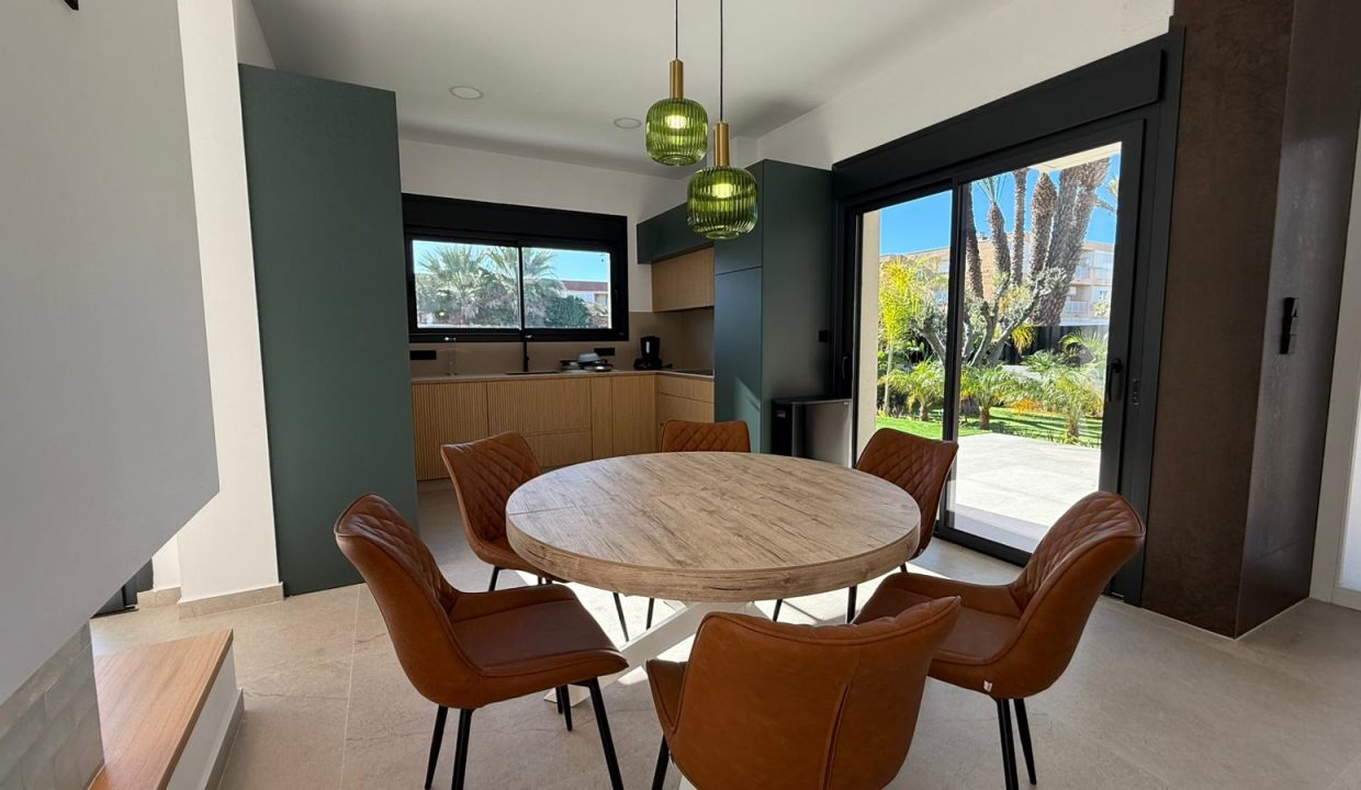 f083364d-5f38-4a56-9469-81287ac6f59a