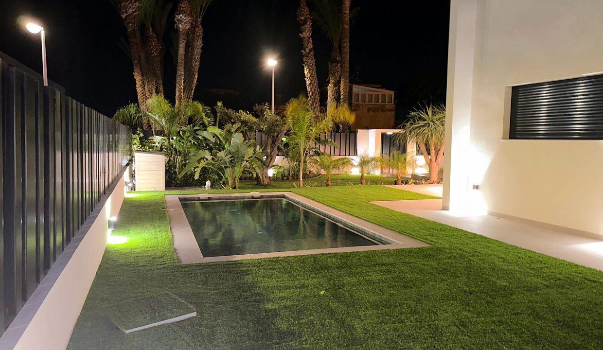 piscina_night_optimized_web